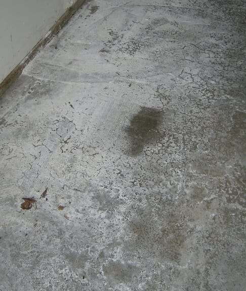 efflorescence-garage-floor-moisture