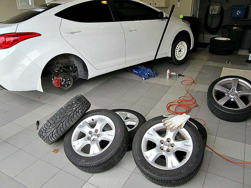 floor-jacks-porcelain-tiled-garage-floor