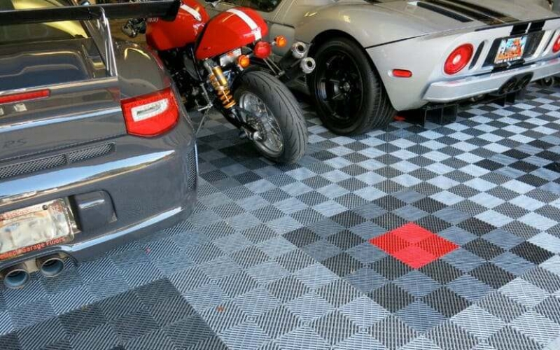 Free-Flow garage floor tile by RaceDeck