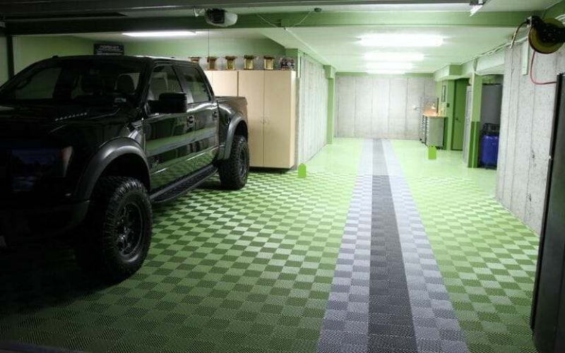 Green interlocking garage floor tile