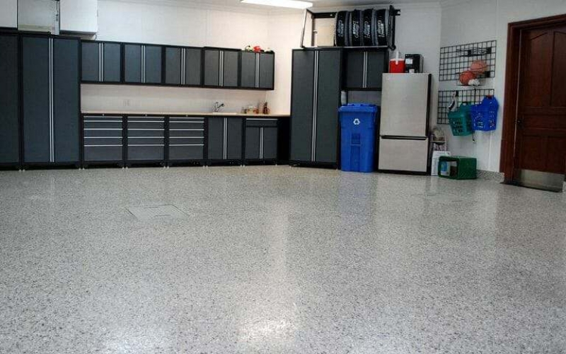 Epoxy garage floor with clear polyurethane top coat
