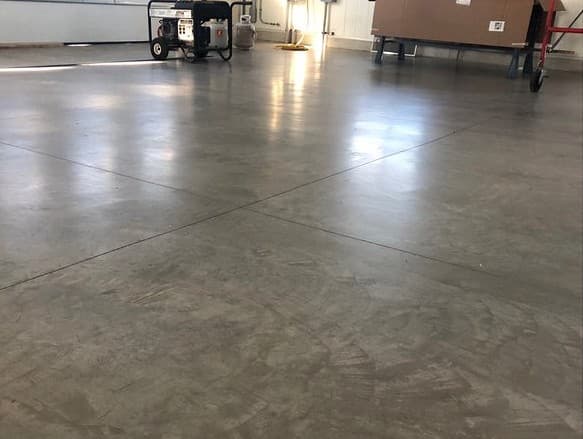 Clear Floor Epoxy Resin for Garages, Basements, Warehouses, Retail Stores  and More, Highly Durable, Resistant to Scratches, Spills, and Stains, 1.5 Gallon Kit