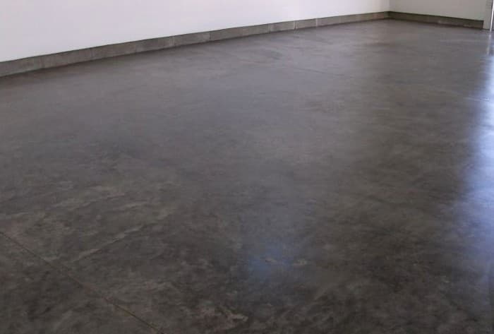 HD6600-MMA with matte finish additive on color dyed concrete garage floor